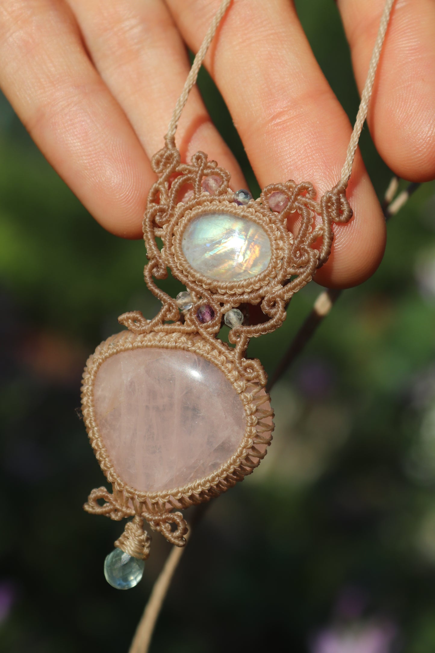 Pendentif en quartz rose et pierre de lune avec goutte d'aigue-marine