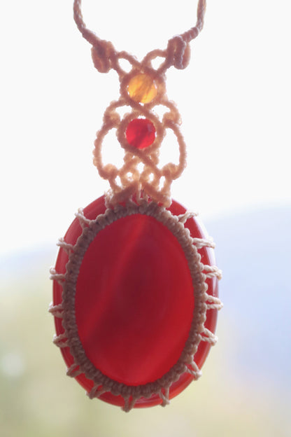 Roter ONYX-Anhänger mit Karneol-Perlen