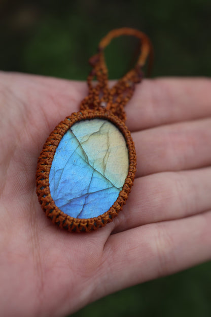 Boho Makramee blauer Labradorit Anhänger Halskette