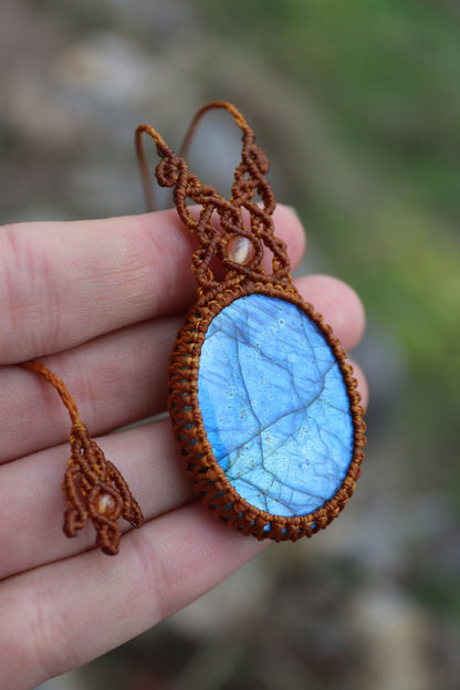 Boho Makramee blauer Labradorit Anhänger Halskette