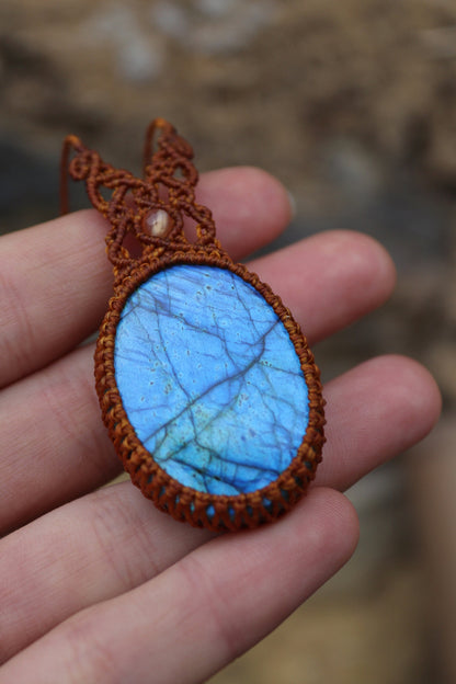 Boho Makramee blauer Labradorit Anhänger Halskette