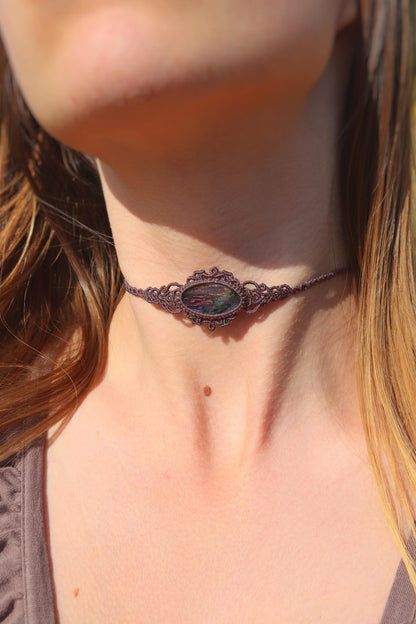 Echtes violettes SPECTROLITE Halsband/Collier