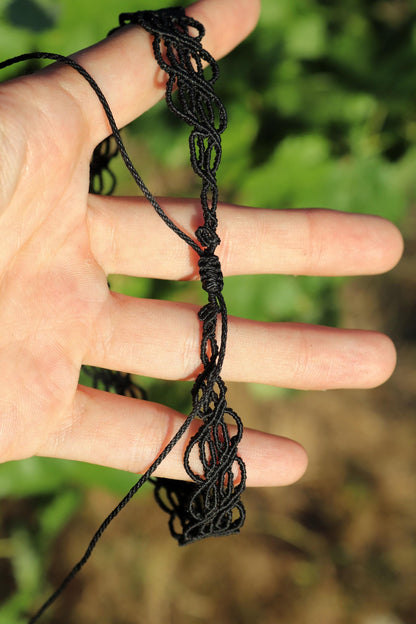 NYXARA tiefblauer Kyanit-Choker mit Apatit