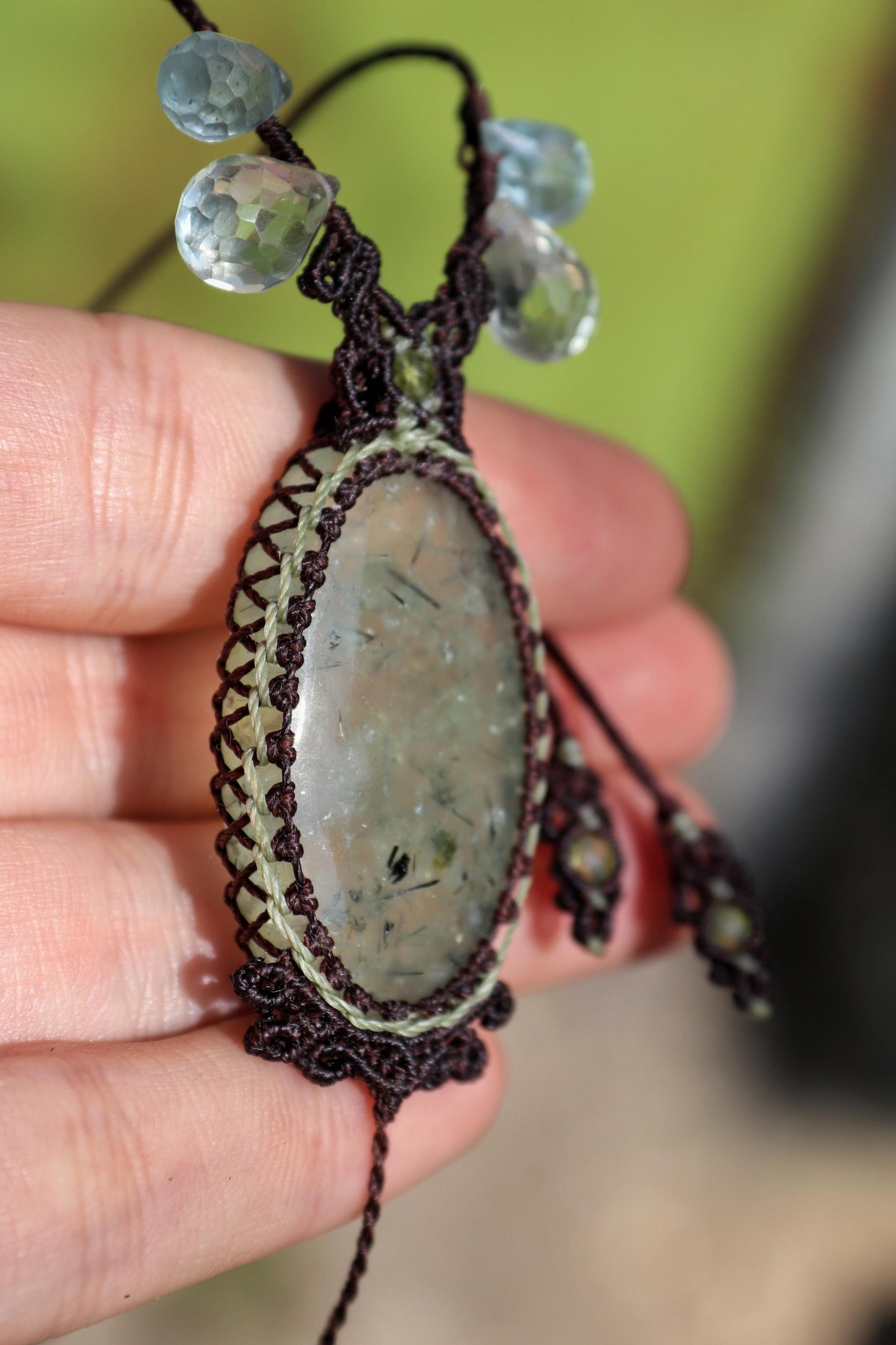 PREHNIT-Anhänger mit Aquamarin, grünem Amethyst und Peridot