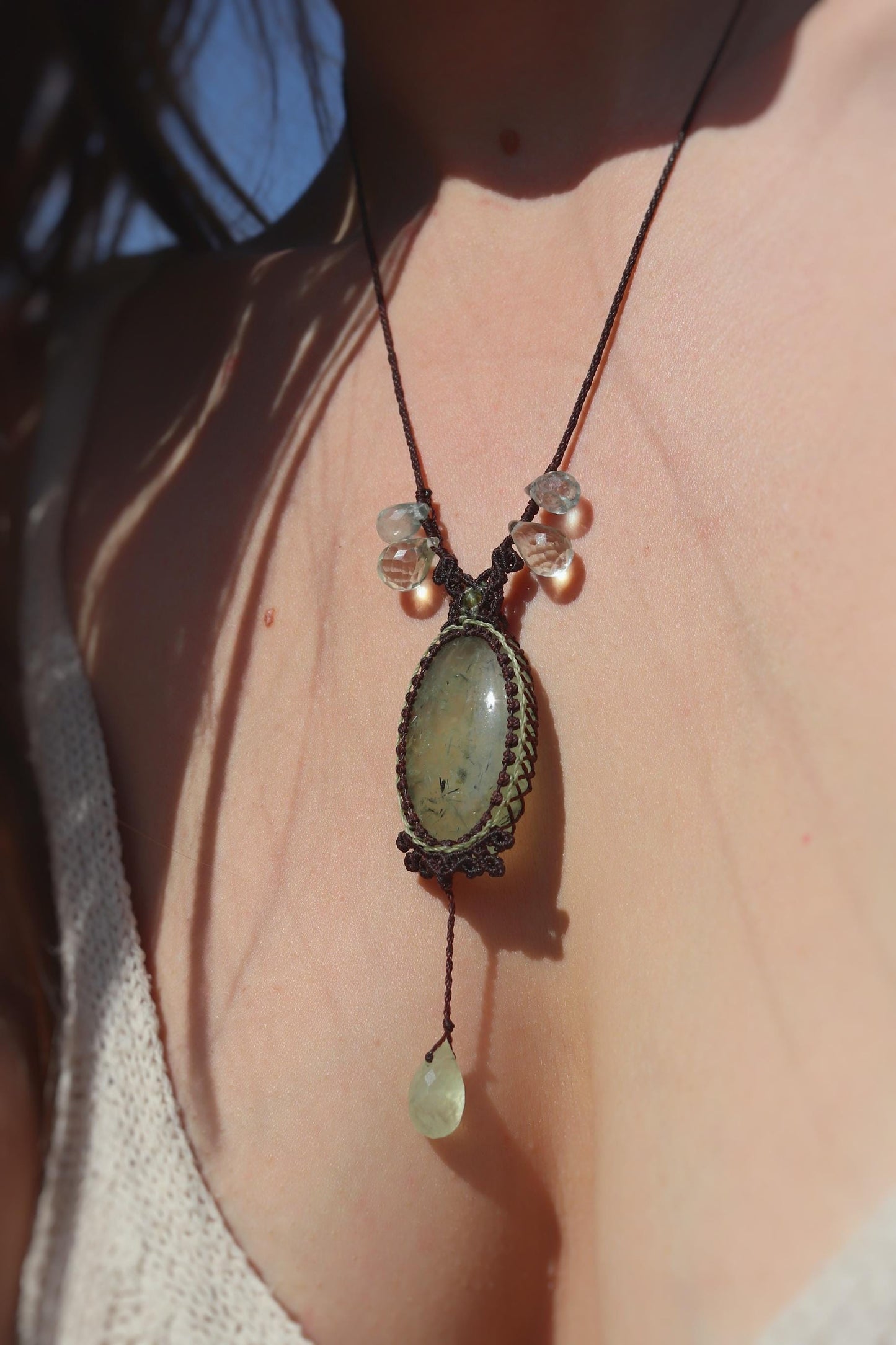 PREHNIT-Anhänger mit Aquamarin, grünem Amethyst und Peridot