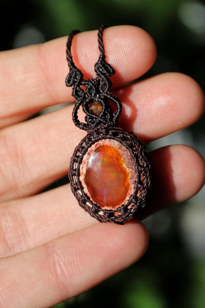 Mexikanischer OPAL Matrix Höhlen-Anhänger mit Karneolperlen