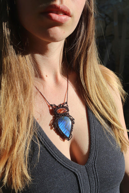 Höhlenopal aus Mexiko und tiefblauer Labradorit