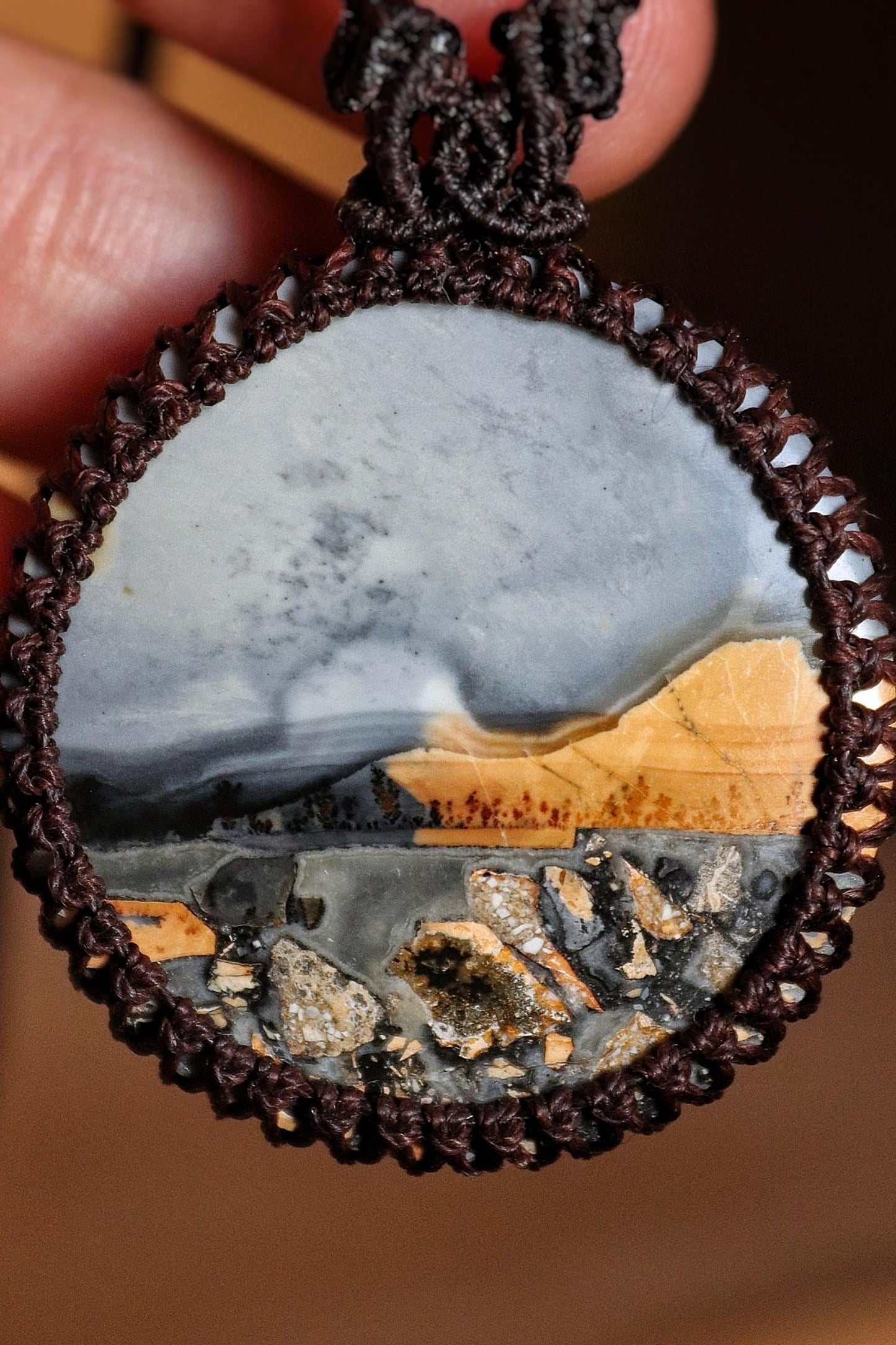 Runde Maligano-Jaspis-Halskette "Felsige Landschaft"