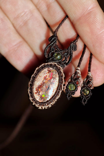 Mexikanische OPAL-Halskette aus Mikro-Makramee 
