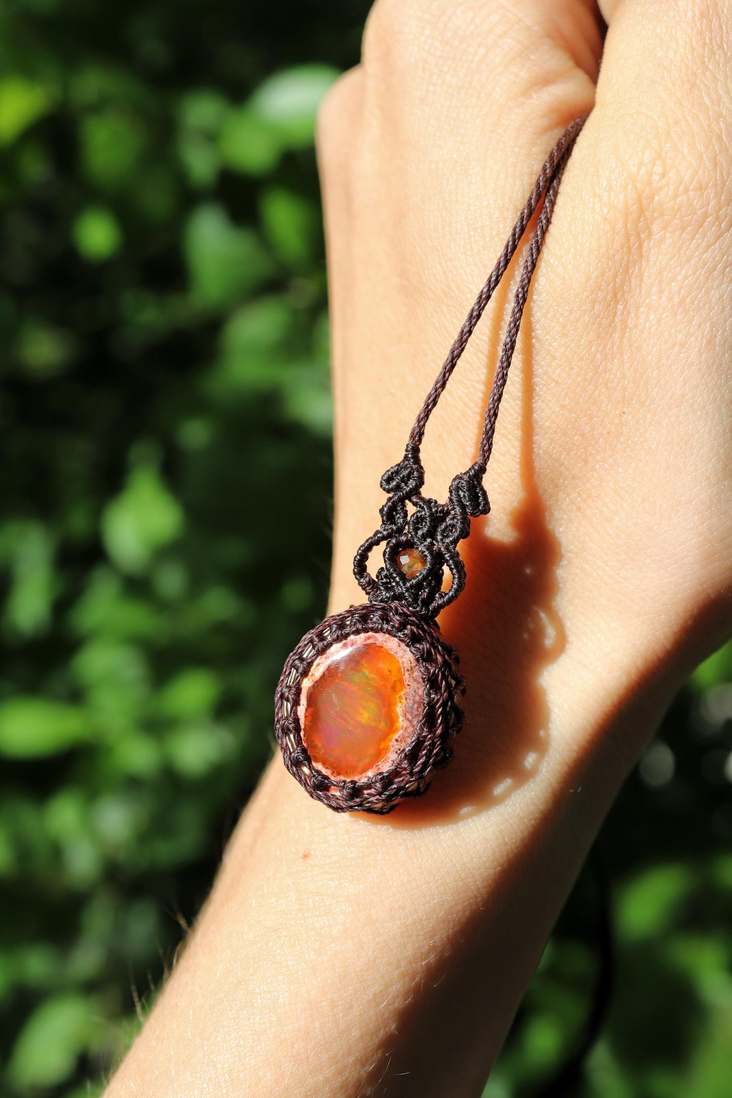 Mexikanischer OPAL Matrix Höhlen-Anhänger mit Karneolperlen