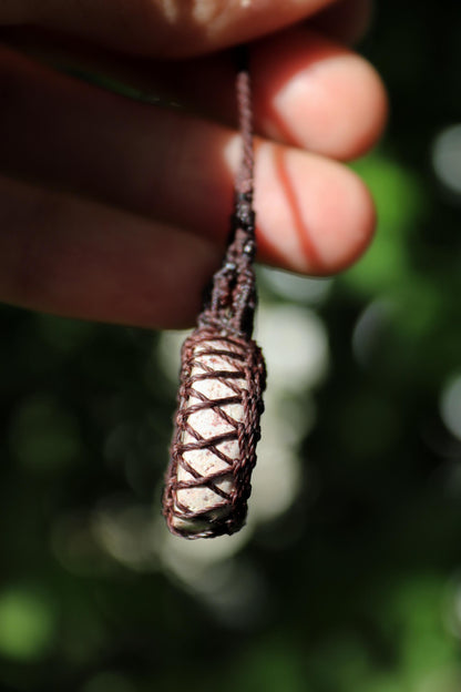 Mexikanischer OPAL Matrix Höhlen-Anhänger mit Karneolperlen