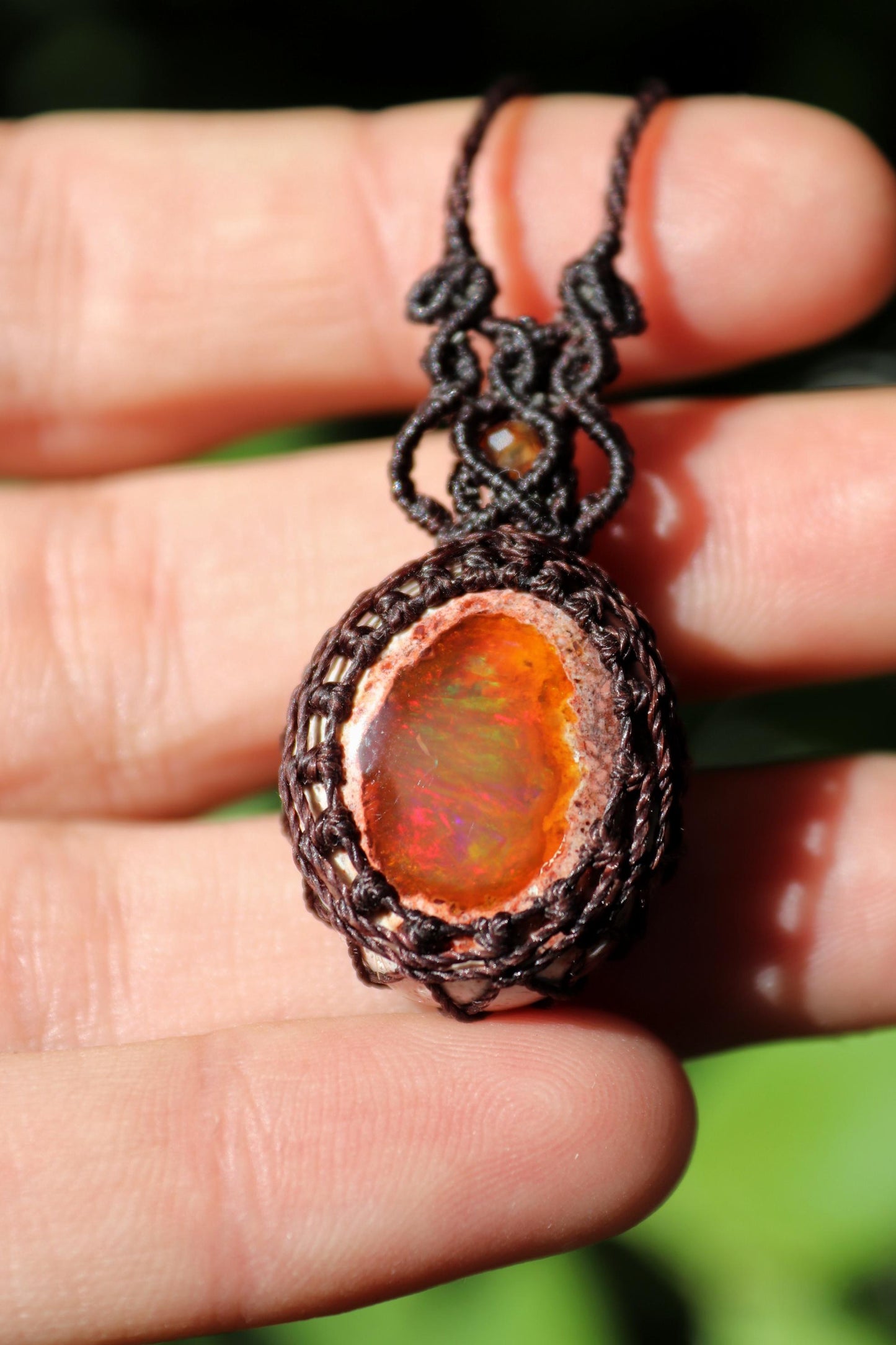 Mexikanischer OPAL Matrix Höhlen-Anhänger mit Karneolperlen
