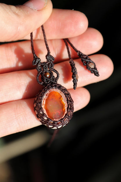 Mexikanischer OPAL Matrix Höhlen-Anhänger mit Karneolperlen