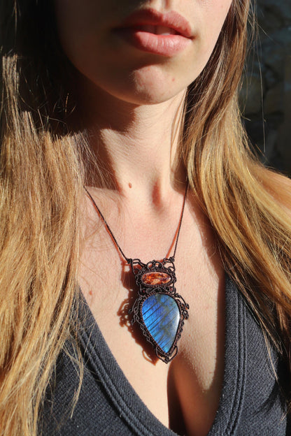 Höhlenopal aus Mexiko und tiefblauer Labradorit