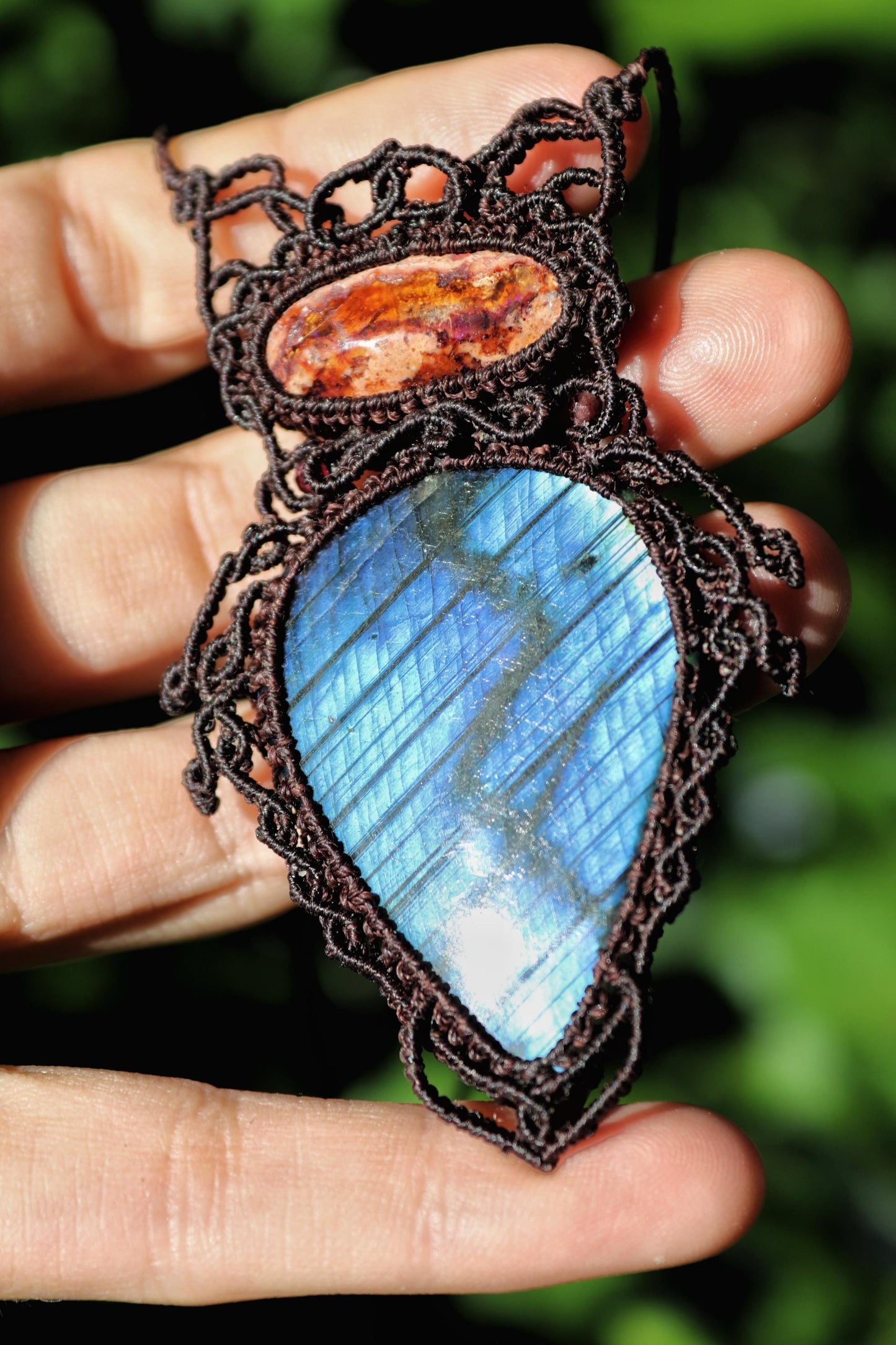 Höhlenopal aus Mexiko und tiefblauer Labradorit