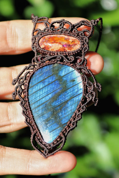 Höhlenopal aus Mexiko und tiefblauer Labradorit
