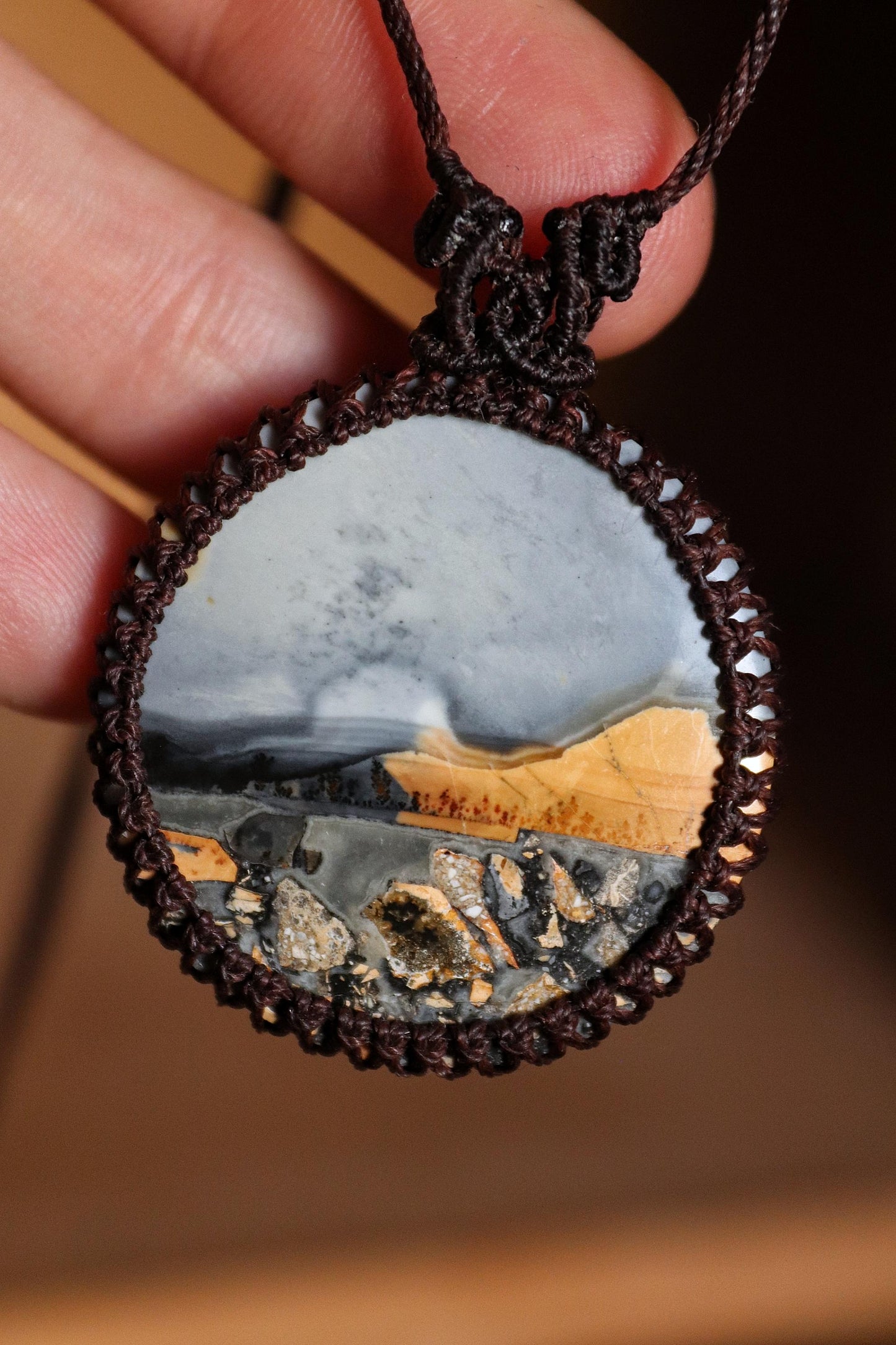 Runde Maligano-Jaspis-Halskette "Felsige Landschaft"