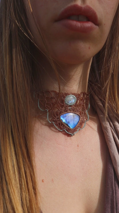 Regenbogenmondstein- und neonblauer Labradorit-Choker