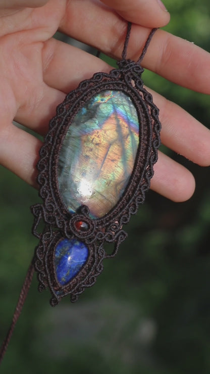 Markamee-Halskette mit gelbem Regenbogen-Labradorit, Granat und Lapislazuli