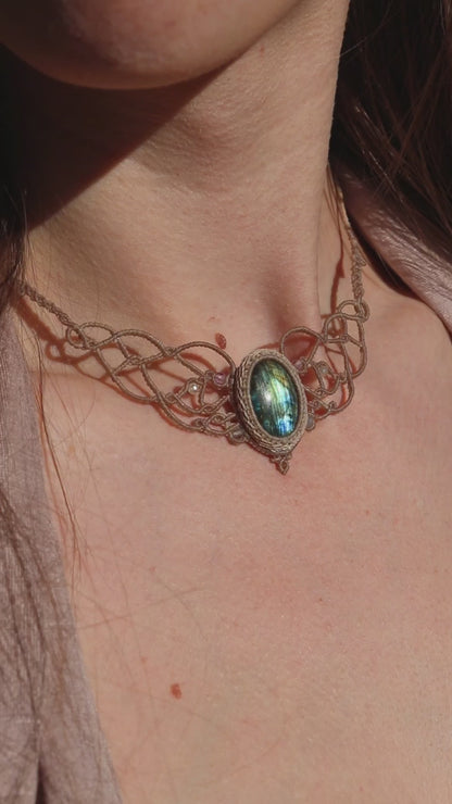 Zierliches grünes LABRADORIT-Choker mit Fluoritperlen