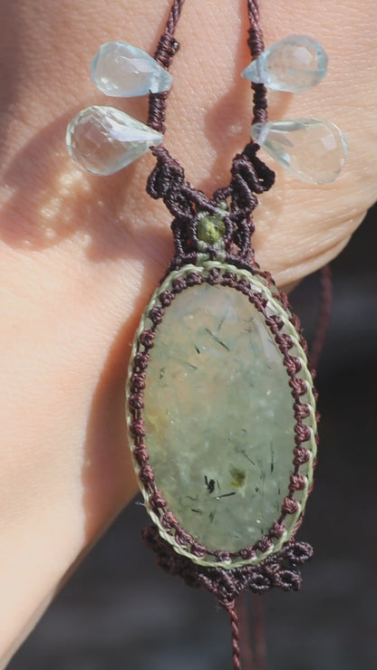 PREHNIT-Anhänger mit Aquamarin, grünem Amethyst und Peridot