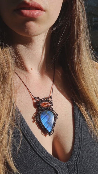 Höhlenopal aus Mexiko und tiefblauer Labradorit