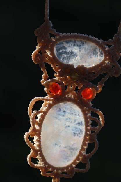 Pendentif en pierre de lune arc-en-ciel dorée translucide de qualité RARE