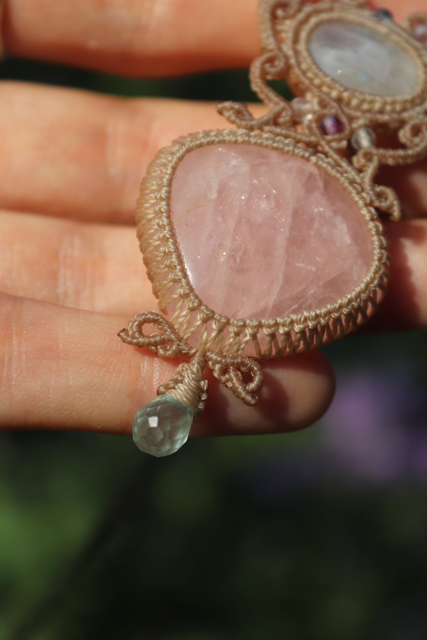 Pendentif en quartz rose et pierre de lune avec goutte d'aigue-marine