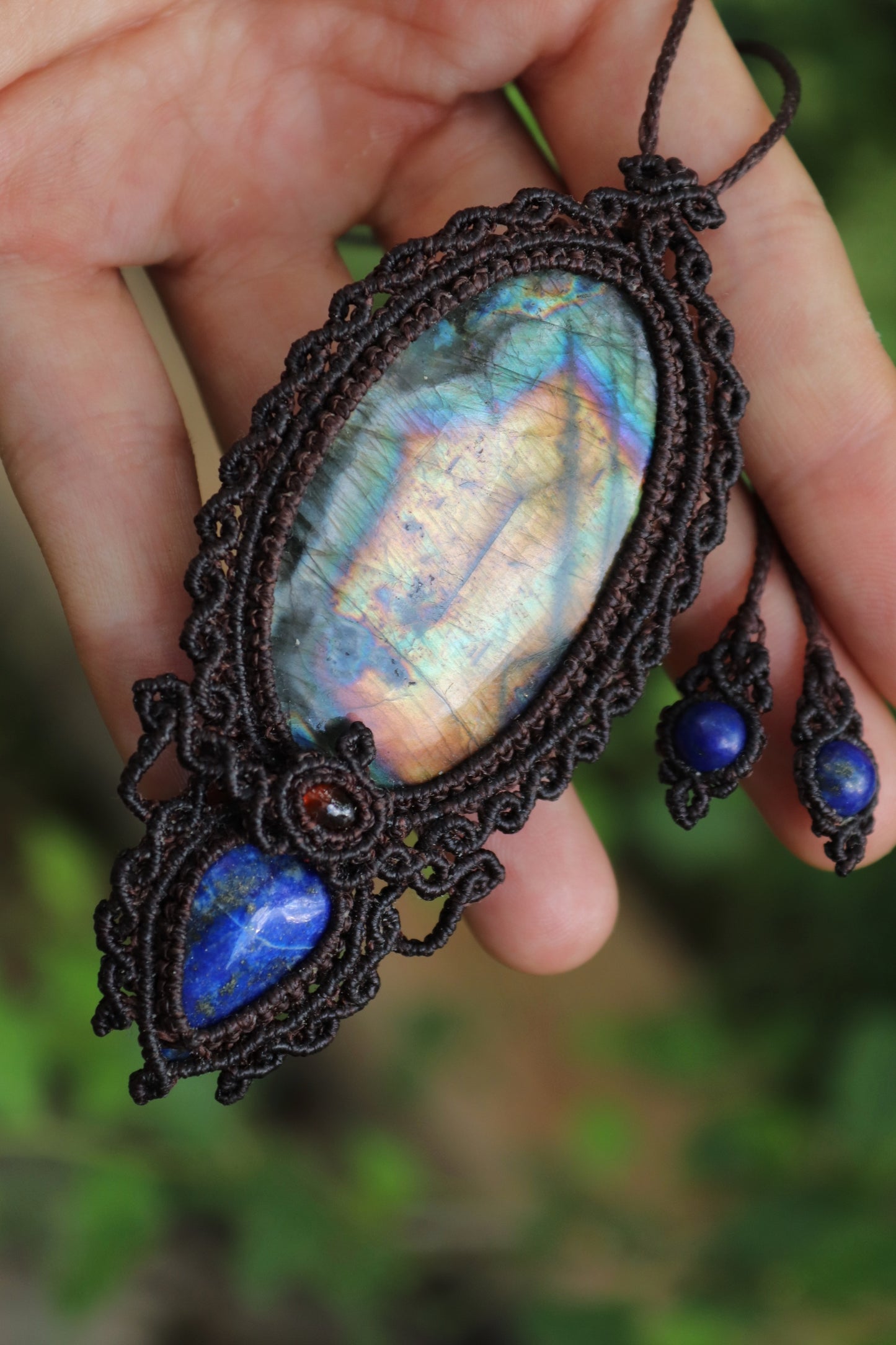 Markamee-Halskette mit gelbem Regenbogen-Labradorit, Granat und Lapislazuli