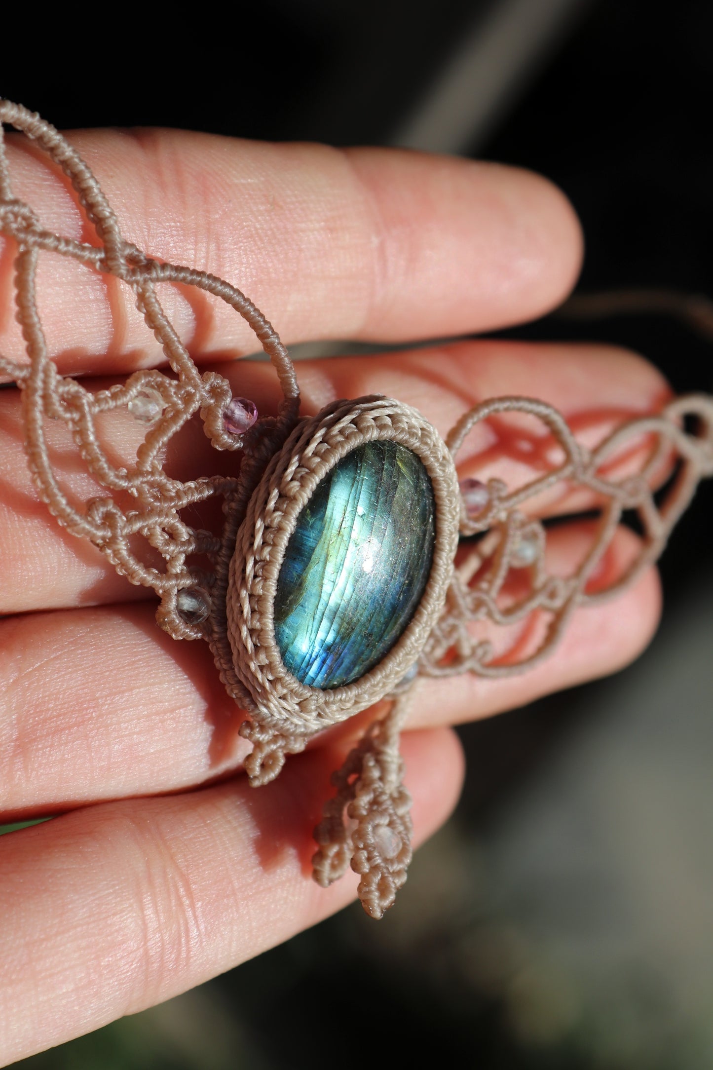 Zierliches grünes LABRADORIT-Choker mit Fluoritperlen