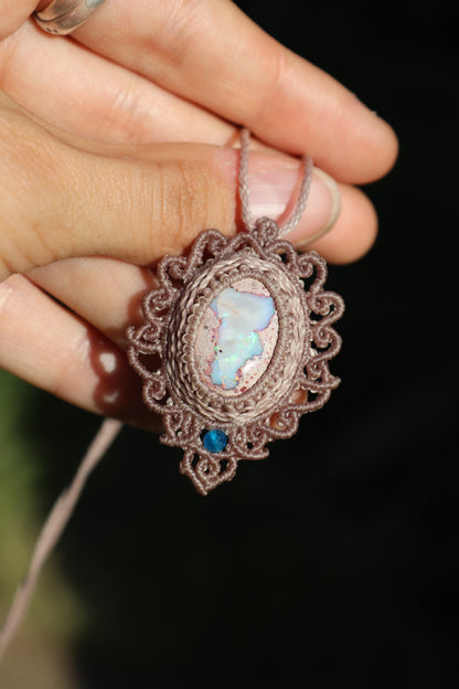 Pendentif en opale galaxie mexicaine naturelle