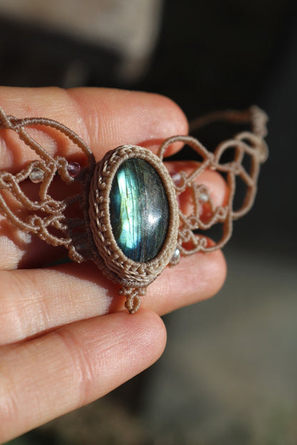 Zierliches grünes LABRADORIT-Choker mit Fluoritperlen