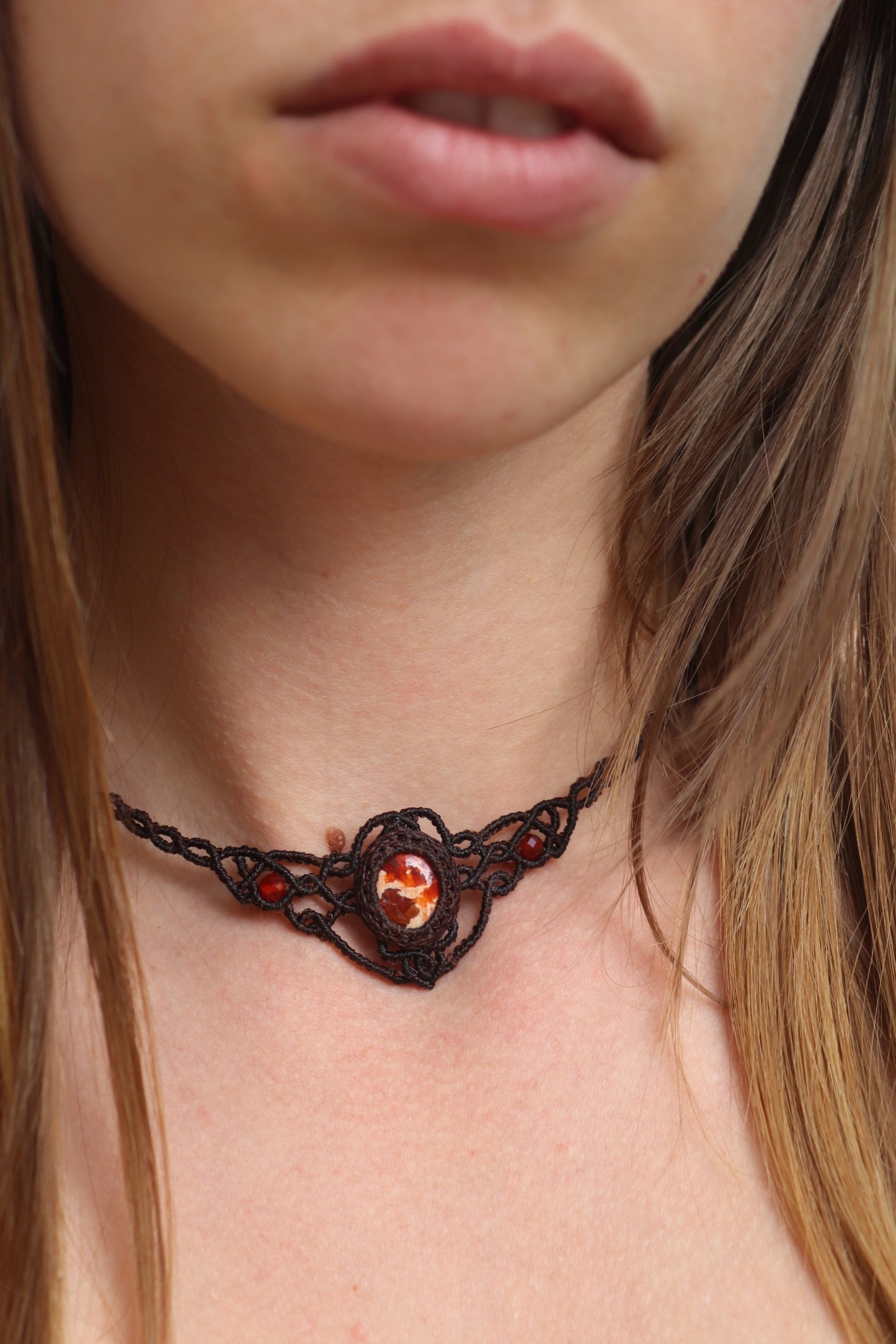 Feueropal-Choker (Rot) mit Cornalin-Perlen