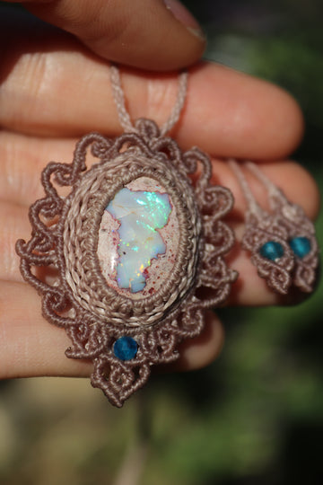Pendentif en opale galaxie mexicaine naturelle