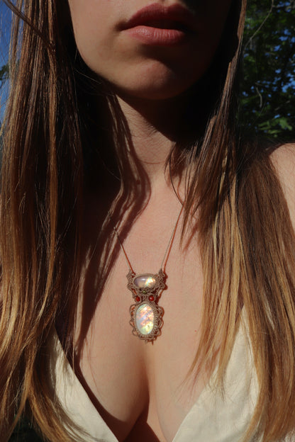Pendentif en pierre de lune arc-en-ciel dorée translucide de qualité RARE