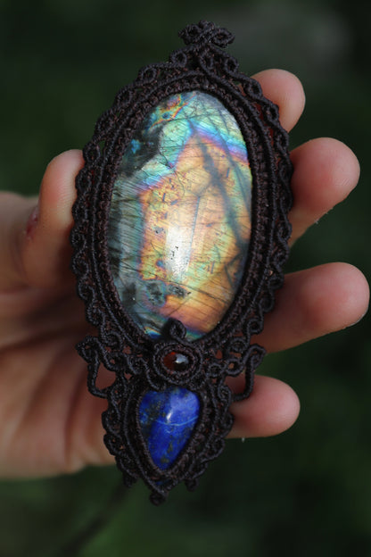 Markamee-Halskette mit gelbem Regenbogen-Labradorit, Granat und Lapislazuli