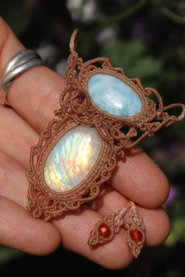 Pendentif en larimar et pierre de lune avec perles de cornaline