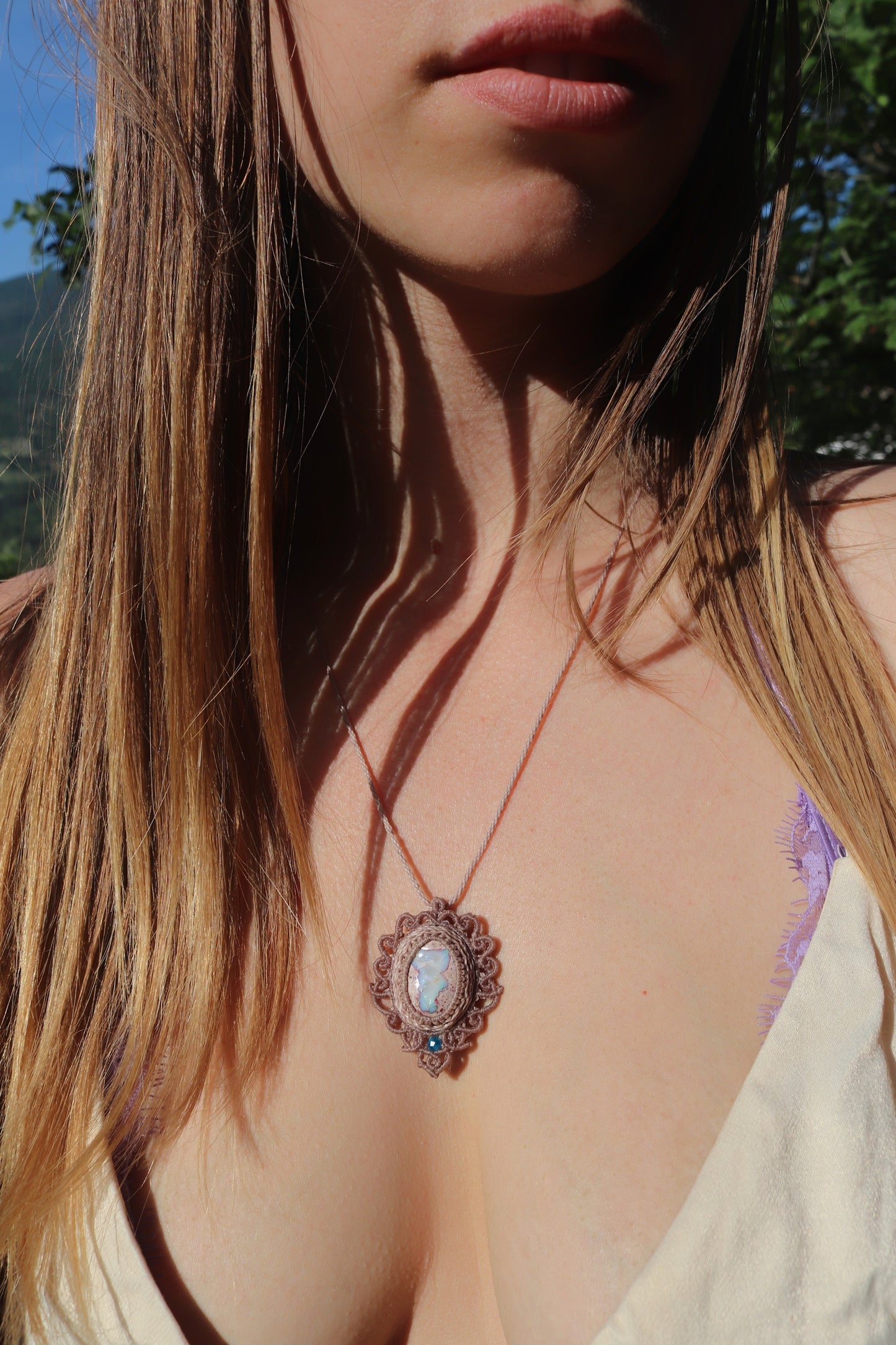 Pendentif en opale galaxie mexicaine naturelle