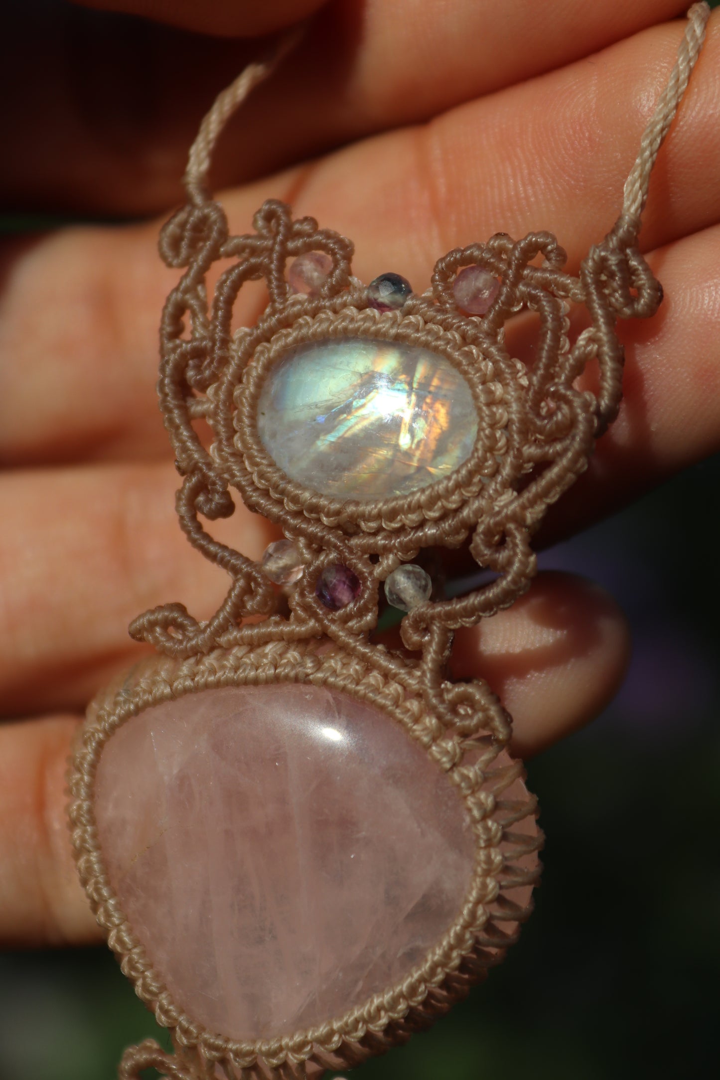 Pendentif en quartz rose et pierre de lune avec goutte d'aigue-marine
