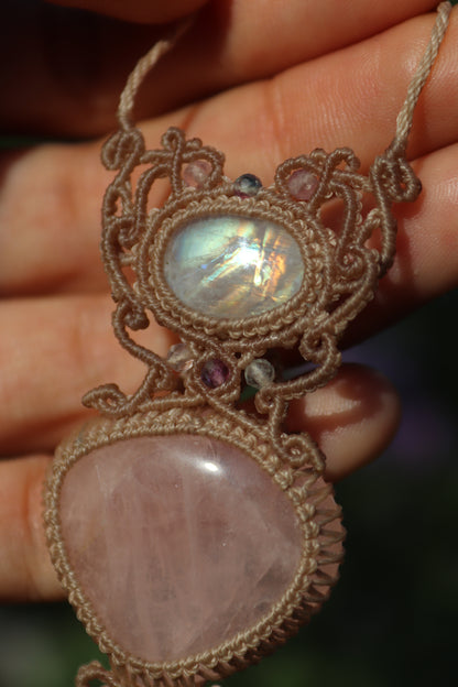 Pendentif en quartz rose et pierre de lune avec goutte d'aigue-marine