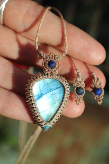 Clean sky blue Labradorite pendant with lapis lazuli beads