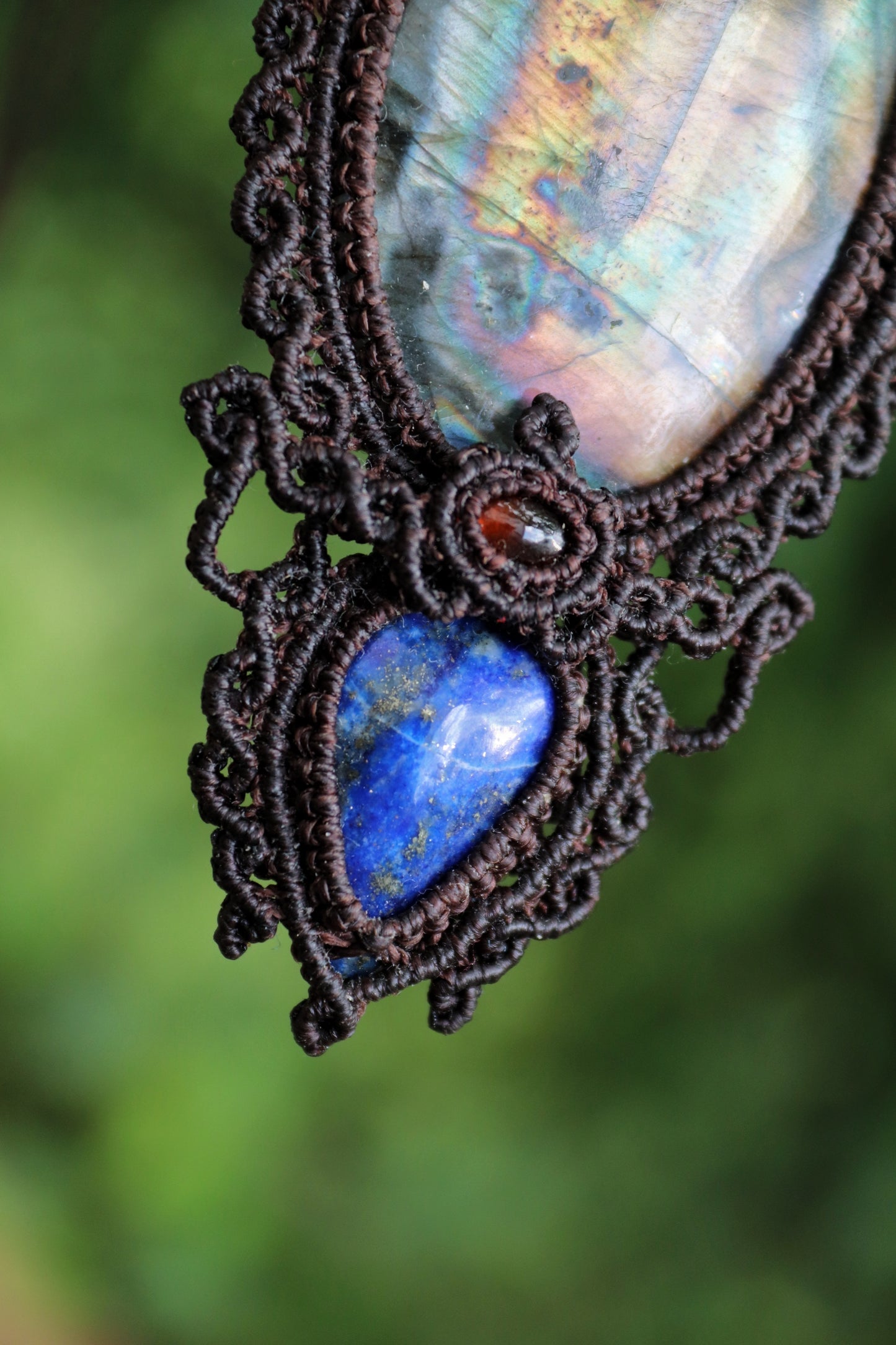 Markamee-Halskette mit gelbem Regenbogen-Labradorit, Granat und Lapislazuli