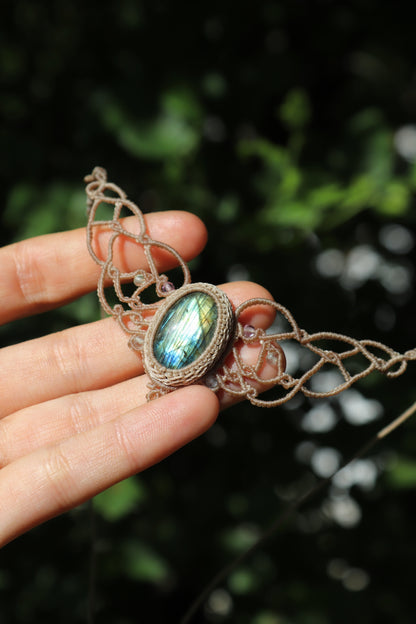 Zierliches grünes LABRADORIT-Choker mit Fluoritperlen