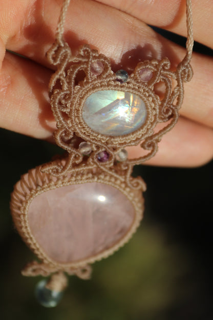 Pendentif en quartz rose et pierre de lune avec goutte d'aigue-marine