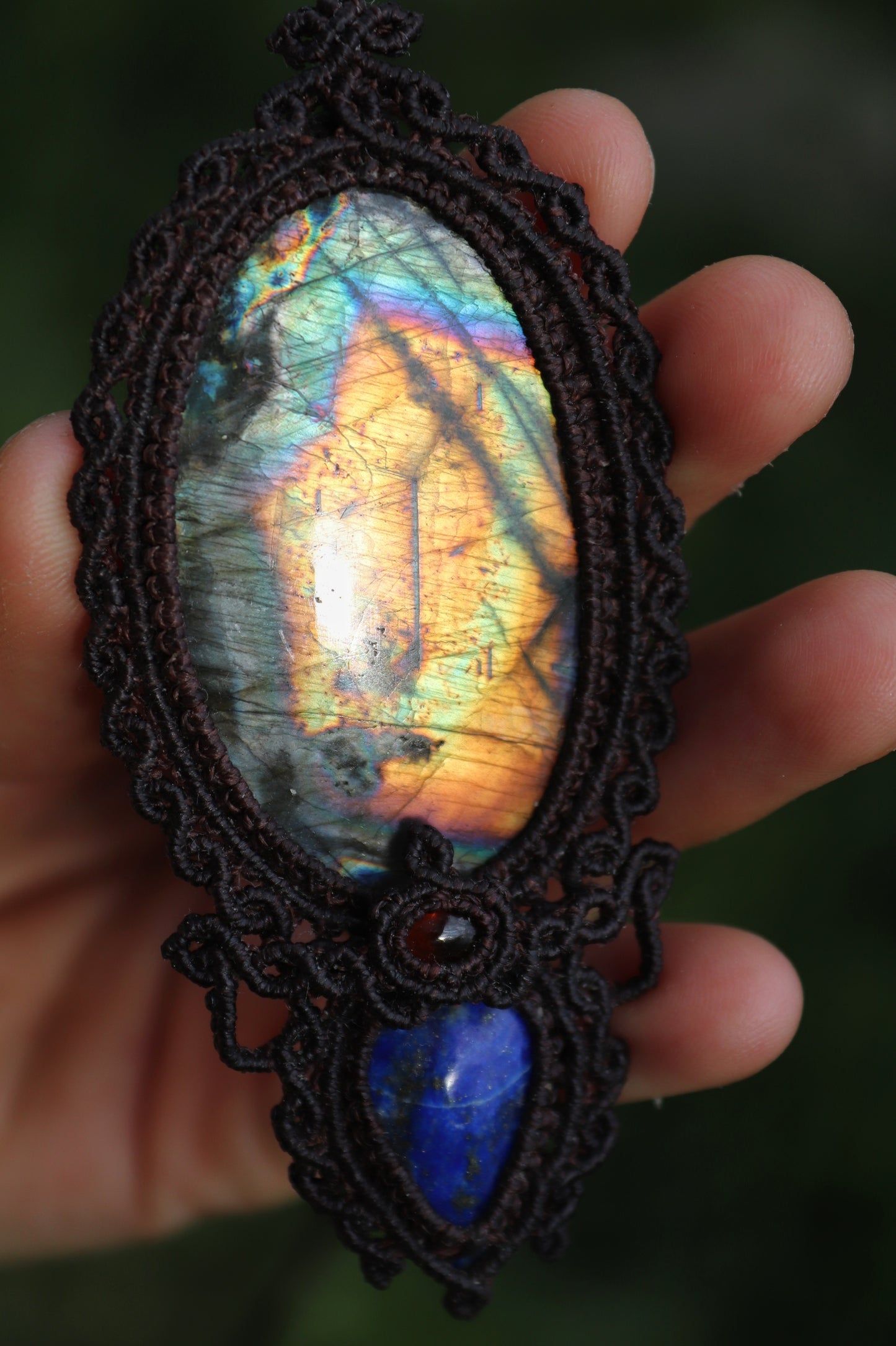 Markamee-Halskette mit gelbem Regenbogen-Labradorit, Granat und Lapislazuli
