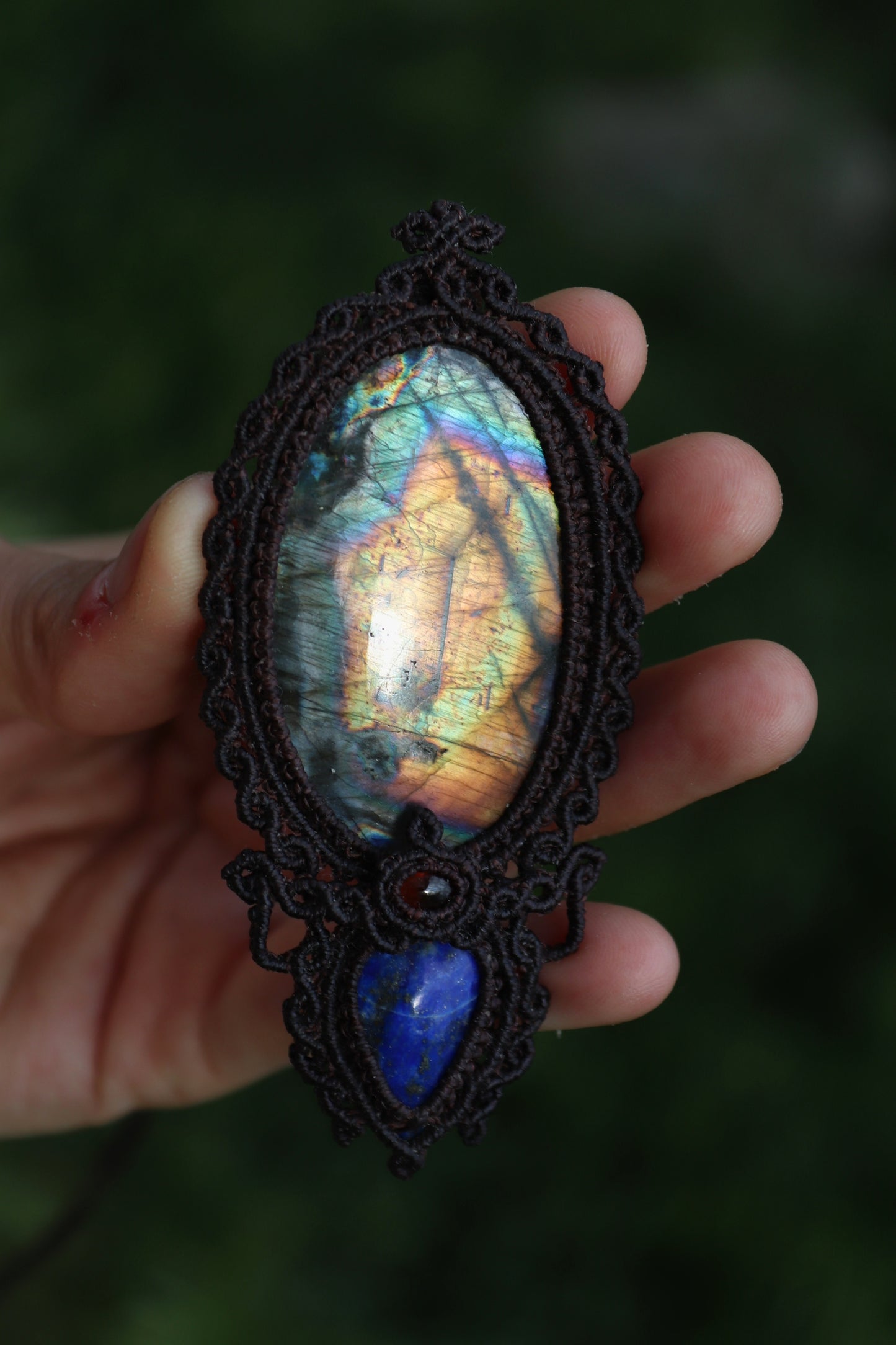 Markamee-Halskette mit gelbem Regenbogen-Labradorit, Granat und Lapislazuli